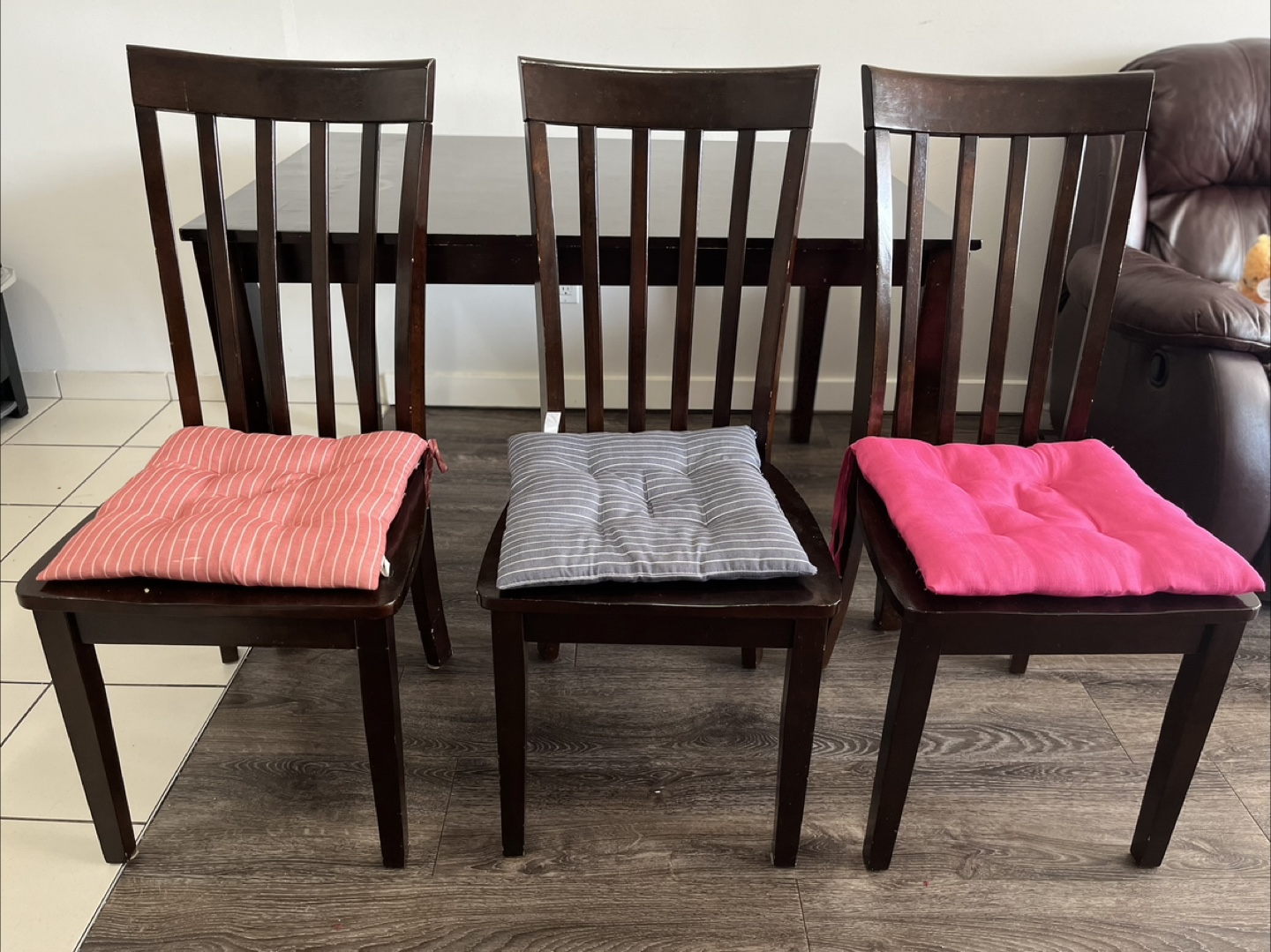 Dining table and three chairs set - photo 2