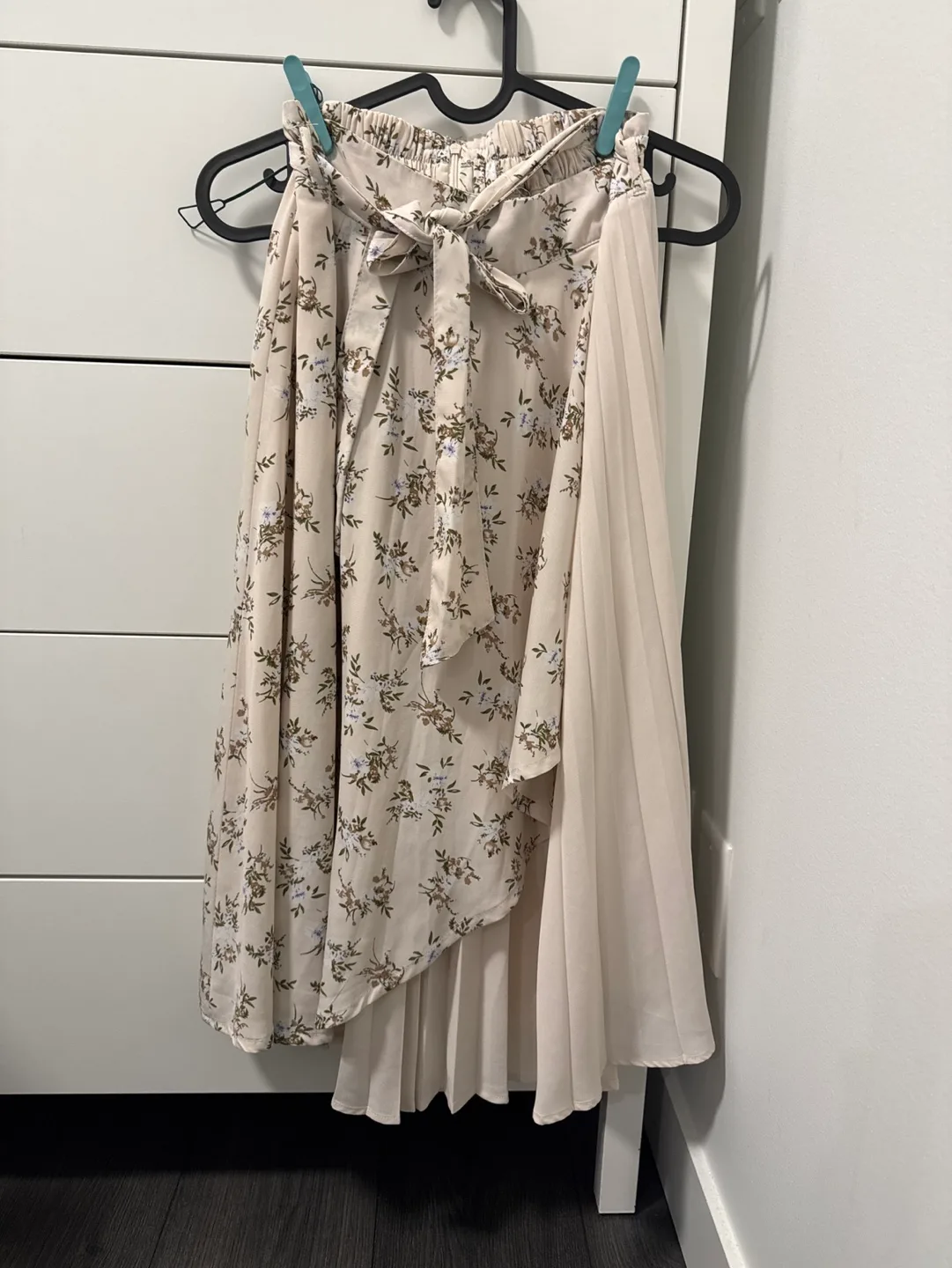 Floral Print Pleated Midi Skirt thumbnail