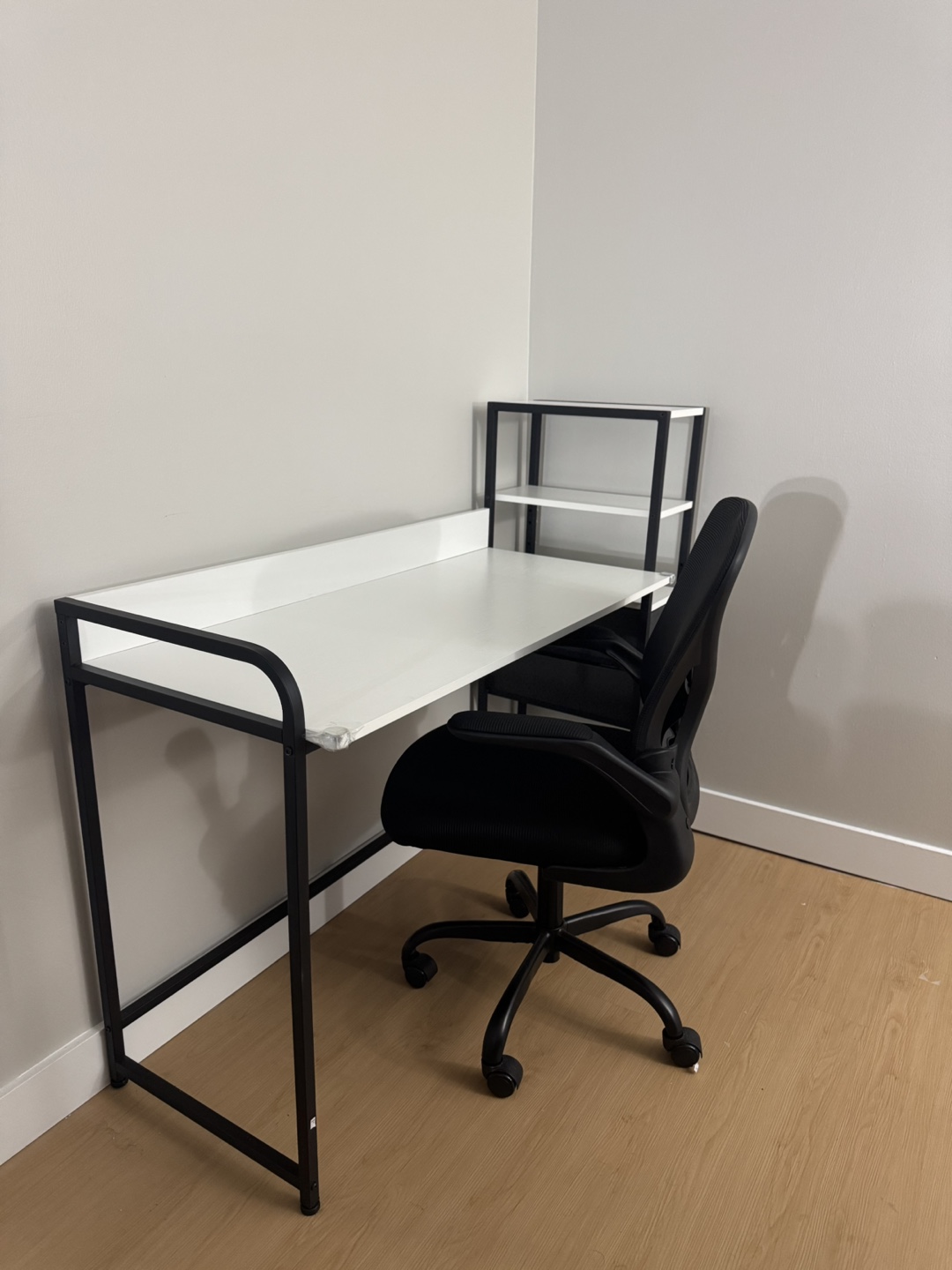 55" Computer Desk with Storage – Great Condition - photo 4