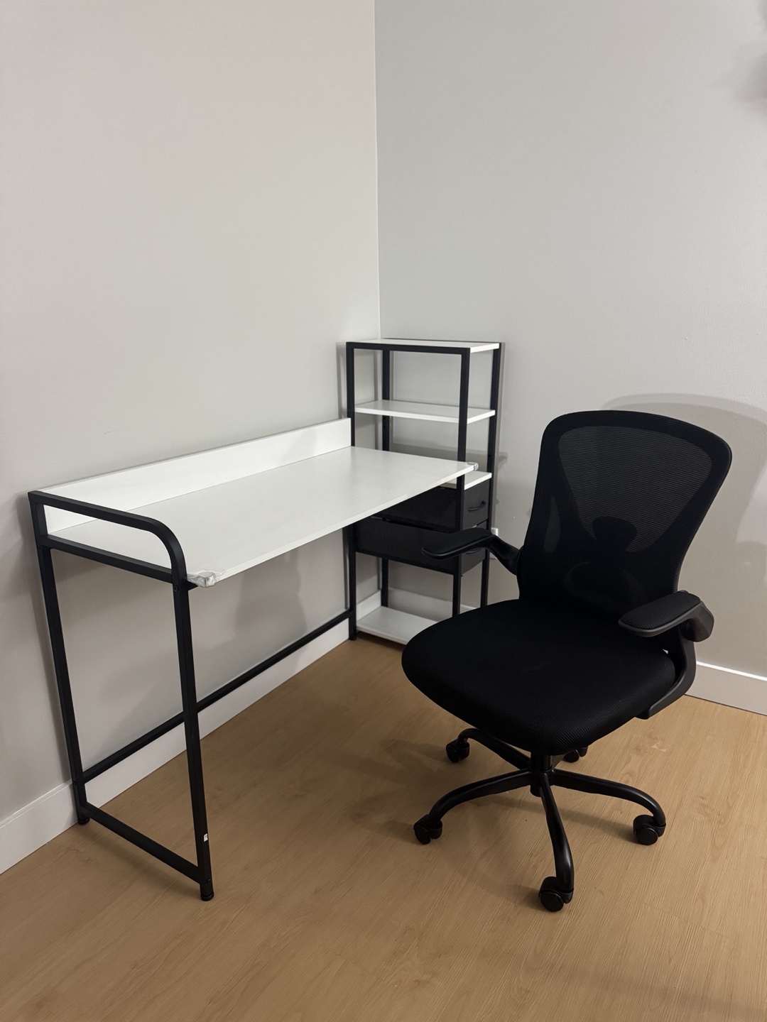 55" Computer Desk with Storage – Great Condition - photo 5