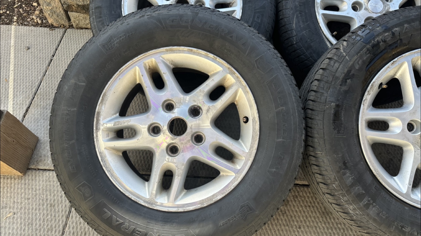 2004 Jeep Grand Cherokee Wheels and Tires - photo 3