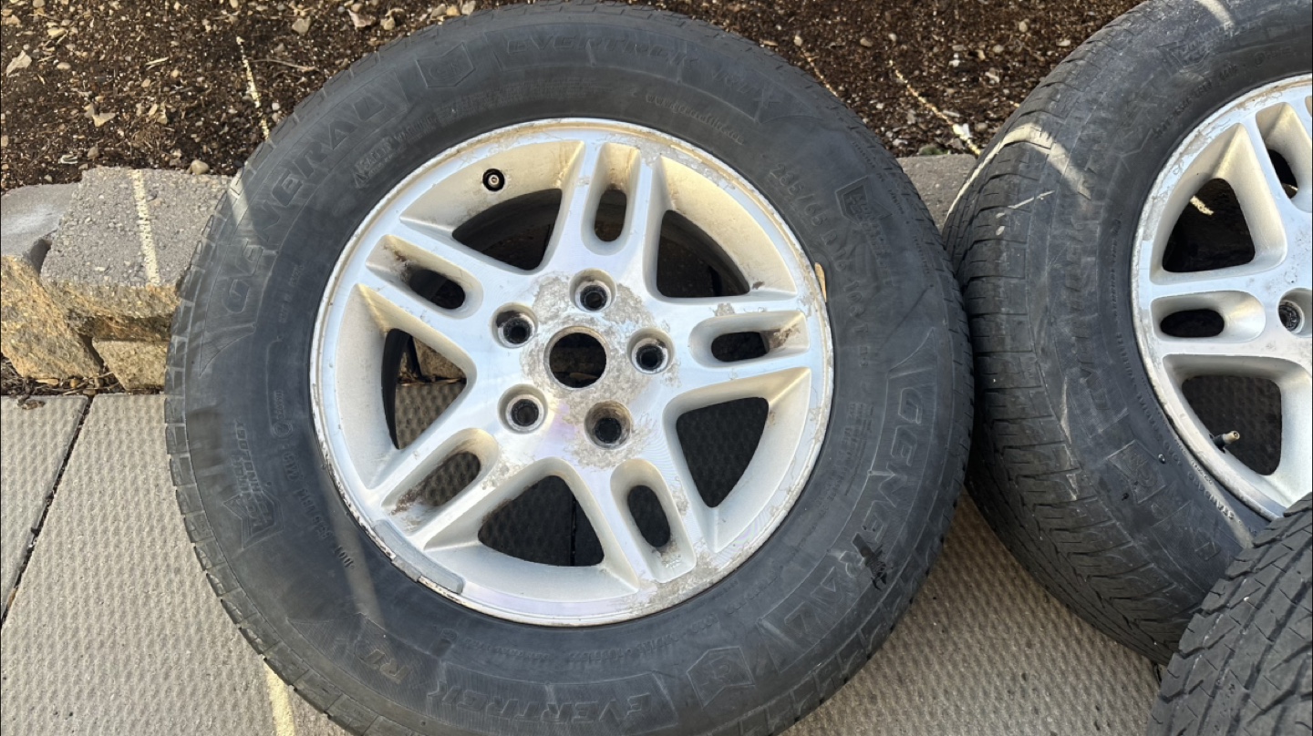 2004 Jeep Grand Cherokee Wheels and Tires - photo 4