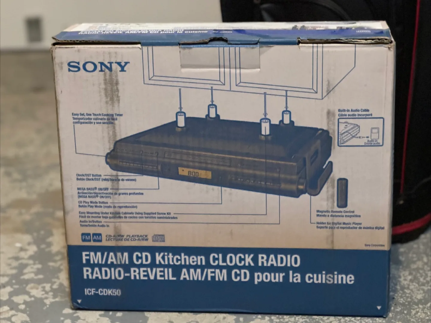 Sony FM/AM CD Kitchen Clock Radio thumbnail