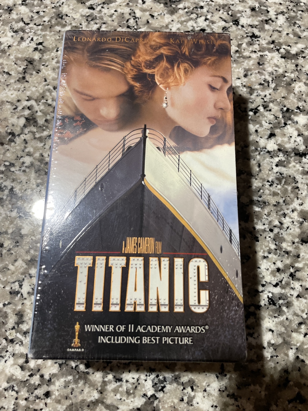 Titanic VHS Tape - 11 Academy Awards Winner