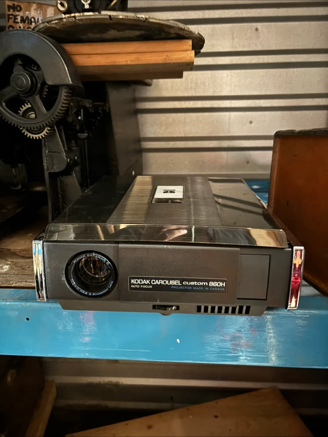 Vintage Kodak Carousel Custom 860H Projector thumbnail