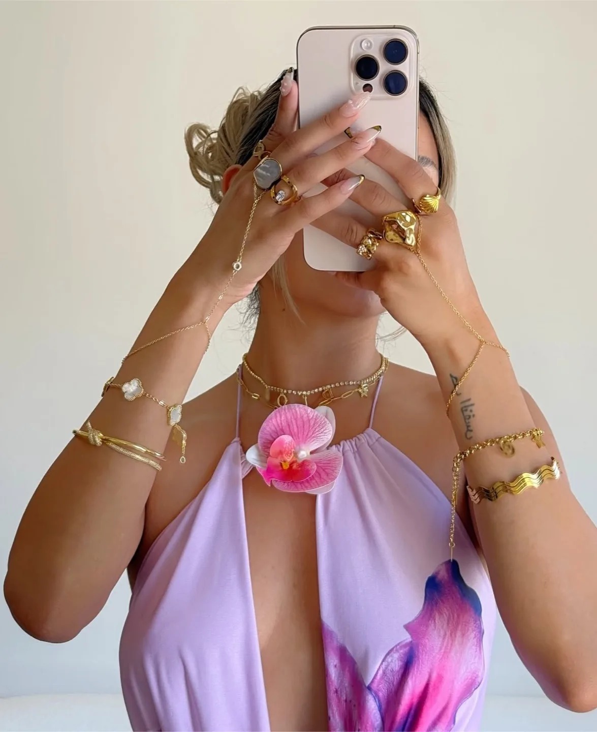 Gold clover and diamond cz bracelet image indicator(4)