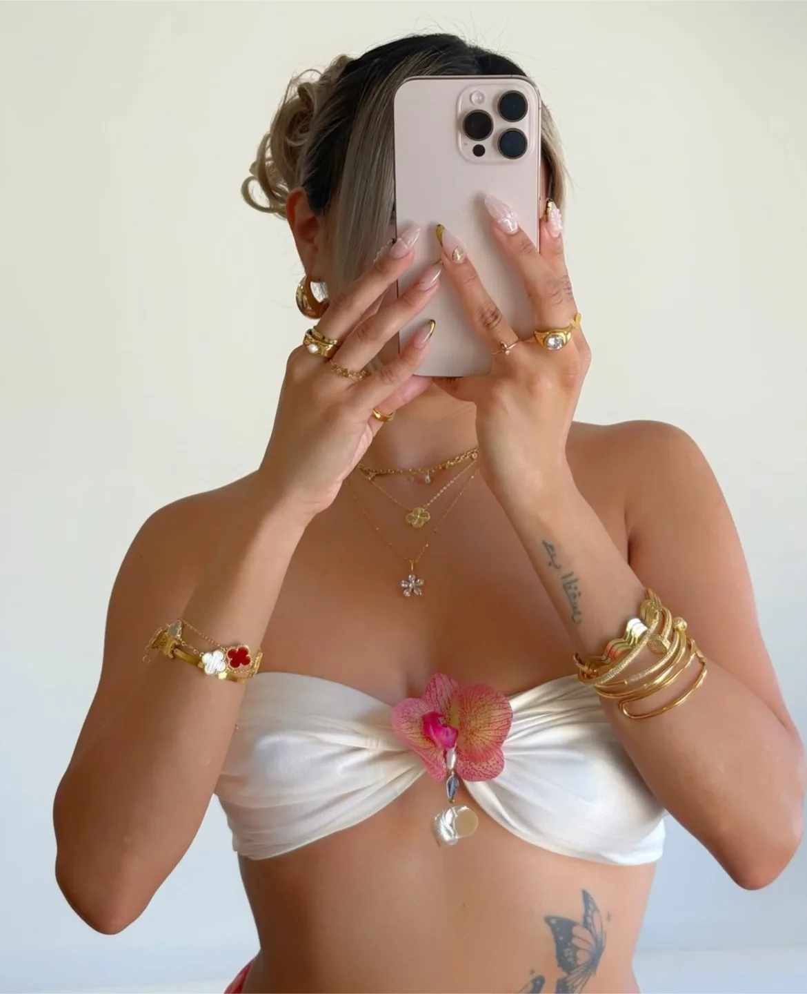 Gold clover and diamond cz bracelet image indicator(3)