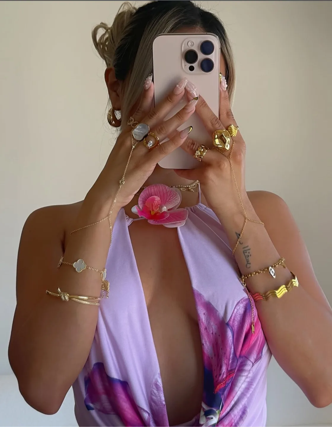 Gold clover and diamond cz bracelet image indicator(5)