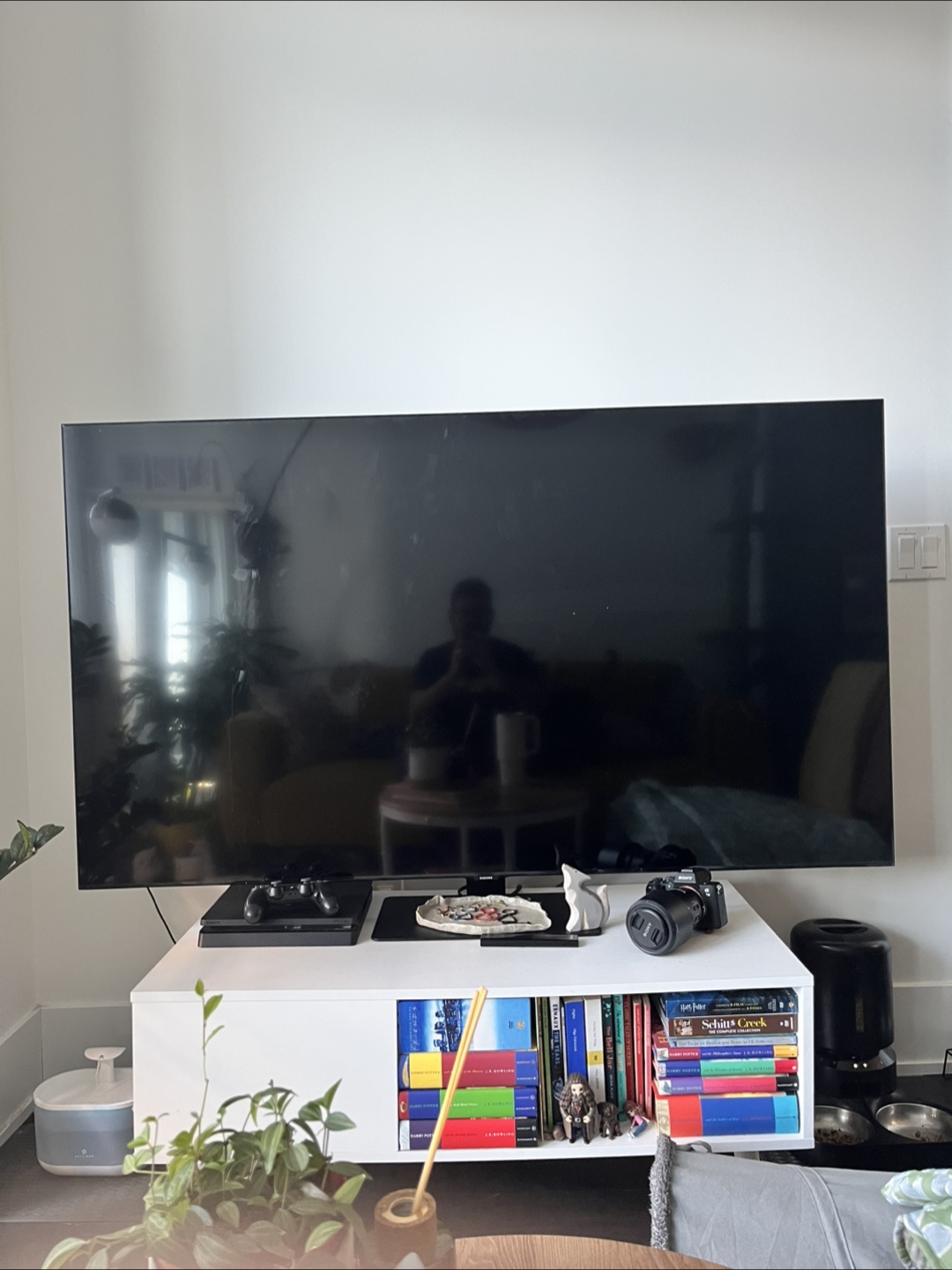 Samsung 65 inch Smart TV with stand for parts