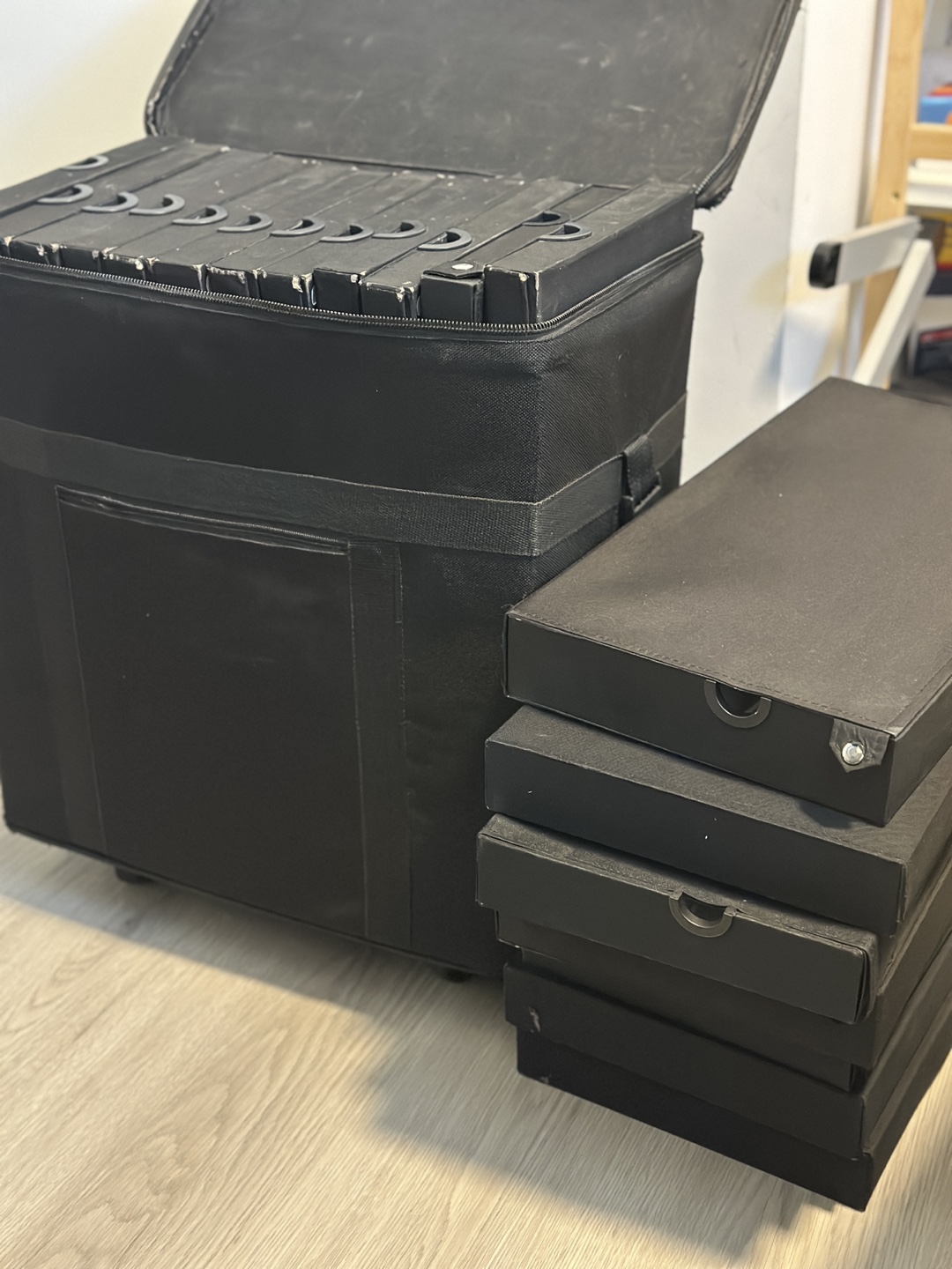 Portable Eyewear Display Case with 19 Trays