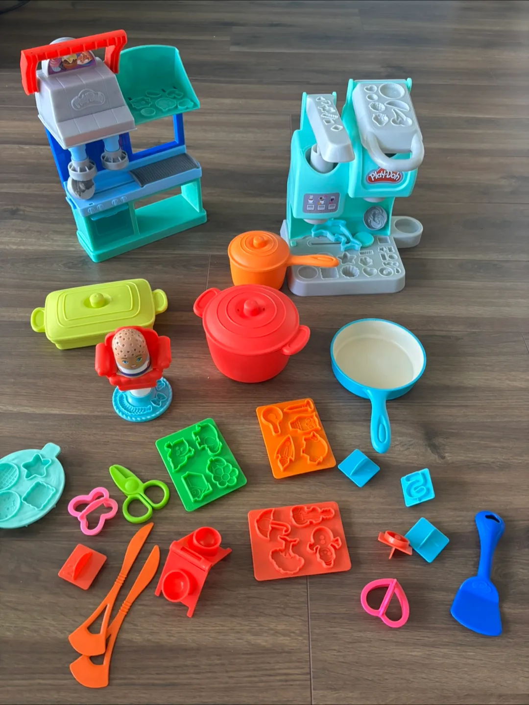 Play-Doh Kitchen Creations Playset with Accessories thumbnail