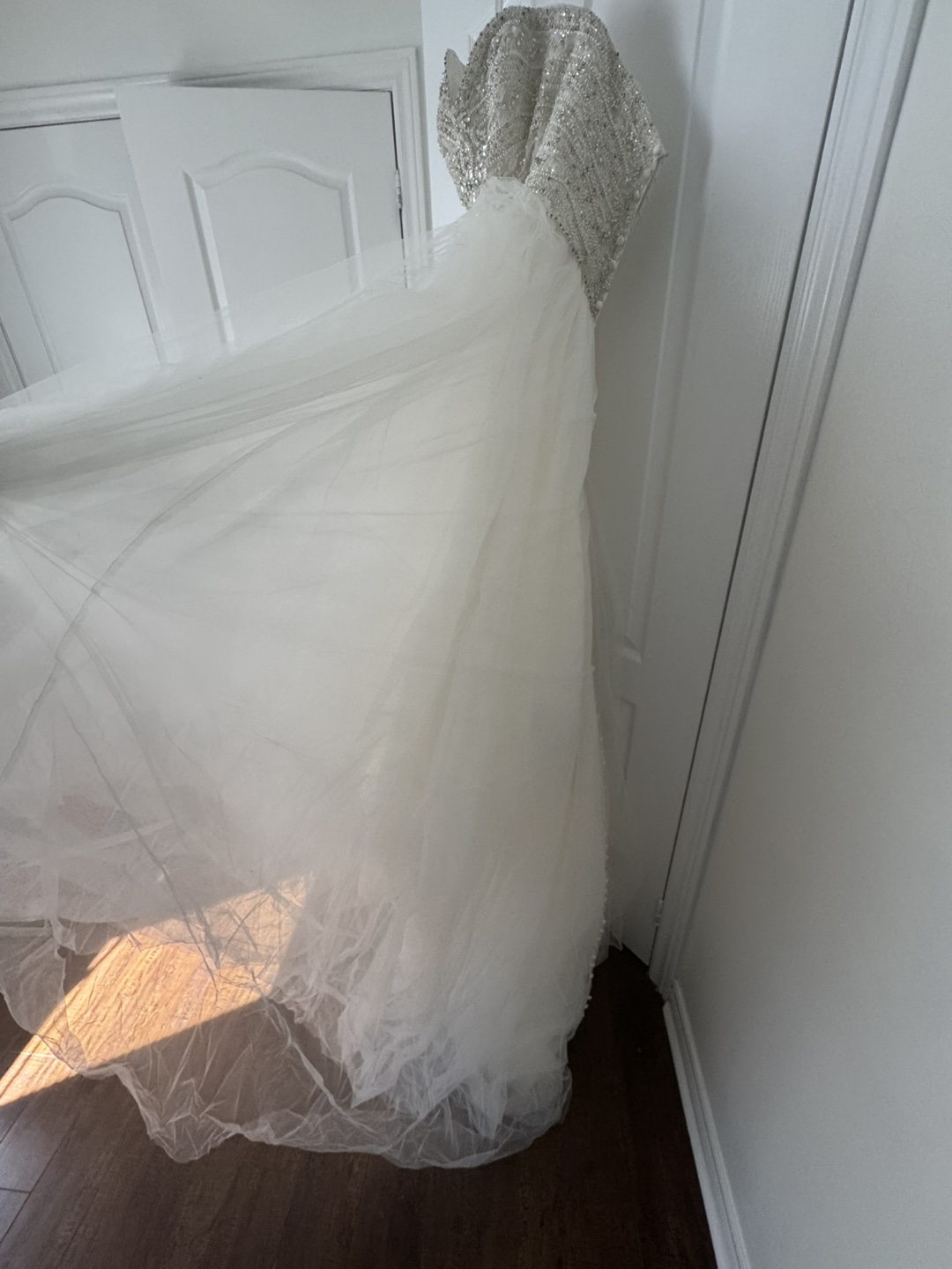 Stunning Beaded Wedding Gown - photo 3