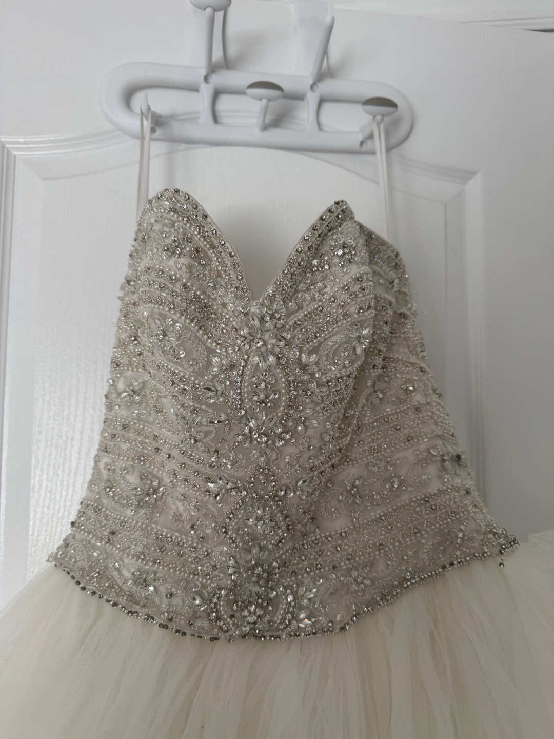 Stunning Beaded Wedding Gown - photo 2