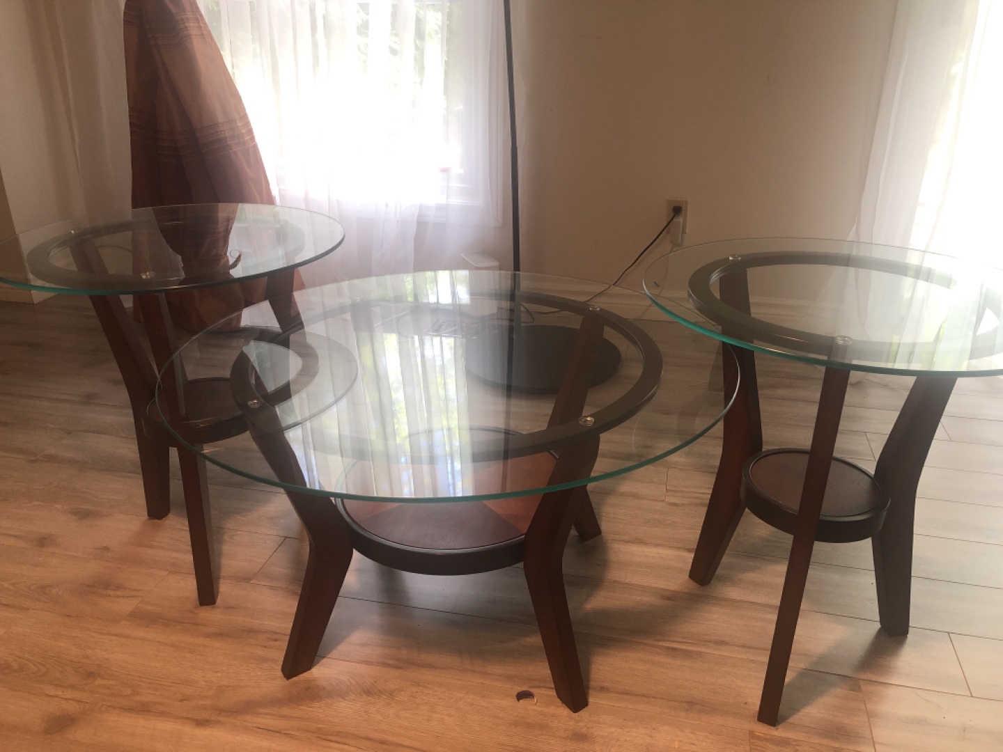 Set of three nesting glass top coffee tables - photo 2