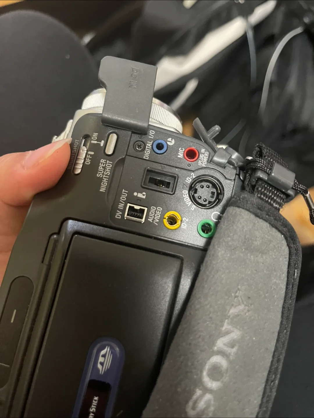 Sony Handycam CCD-TRV22 Digital Video Camera image indicator(6)