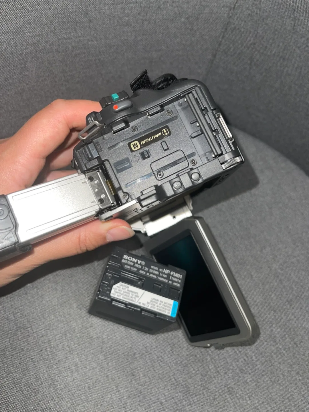 Sony Handycam CCD-TRV22 Digital Video Camera image indicator(10)