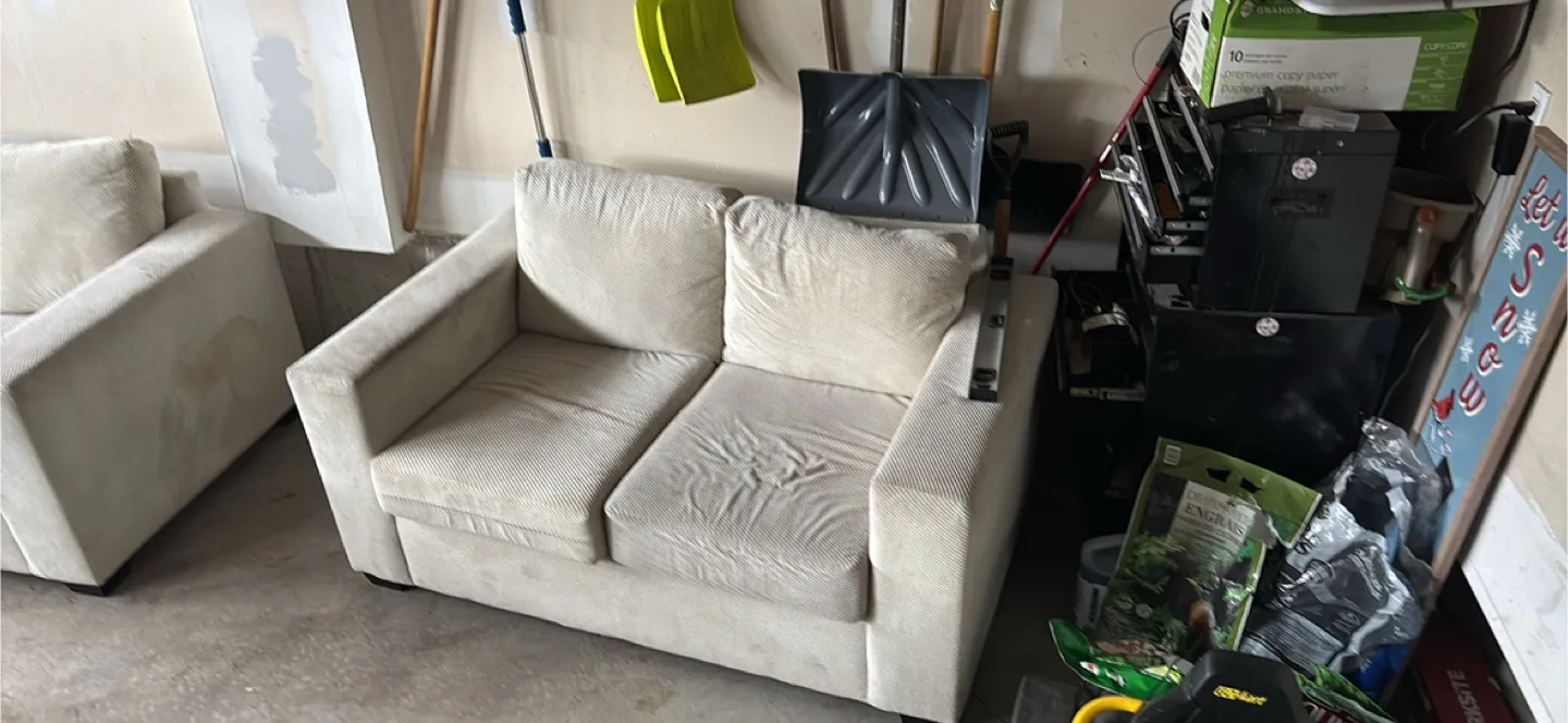 Off-White Sectional Sofa and Loveseat Set image indicator(2)