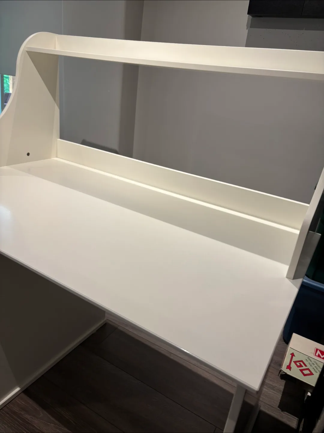 Computer Desk with Hutch image indicator(4)