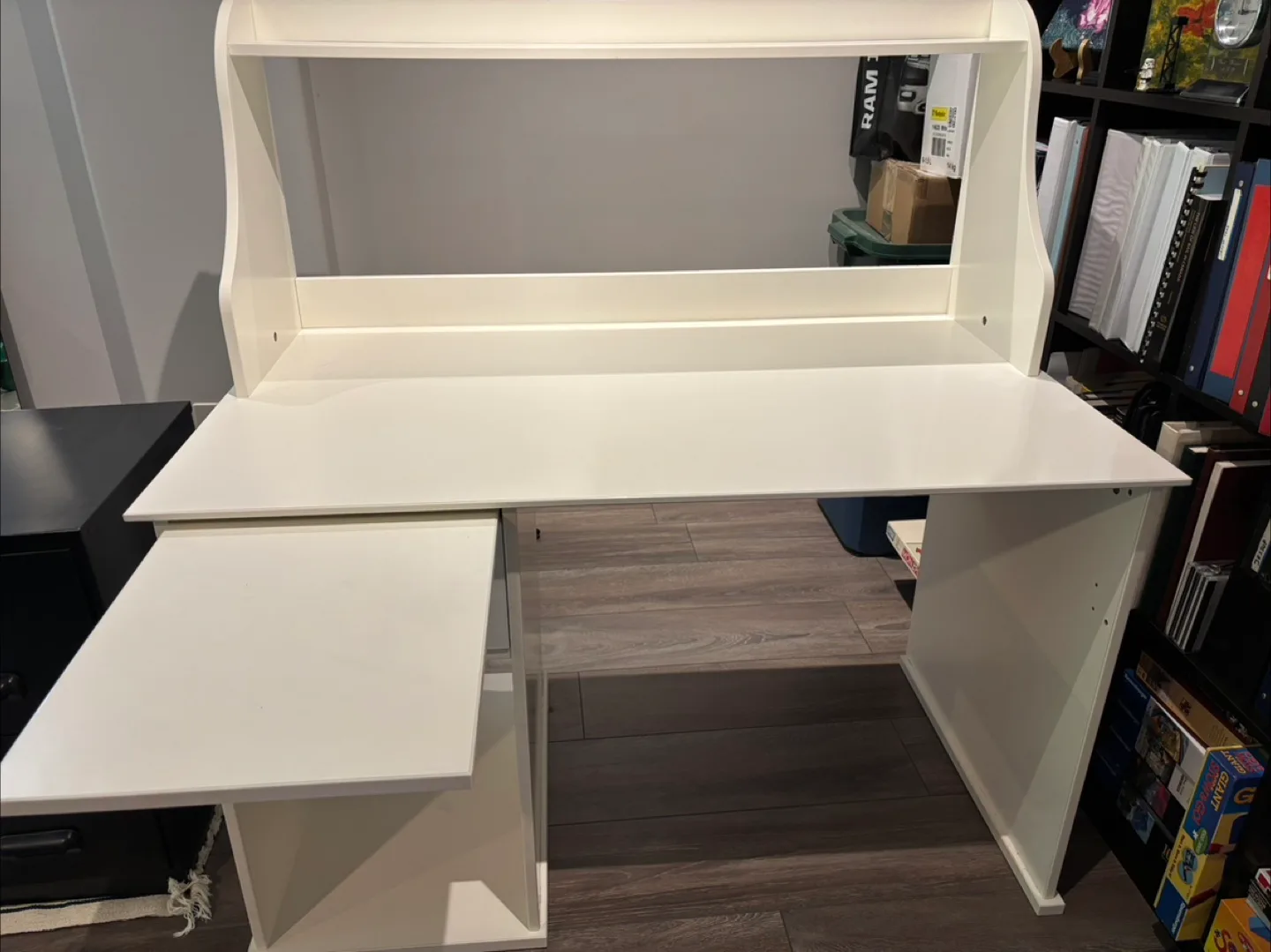 Computer Desk with Hutch image indicator(2)