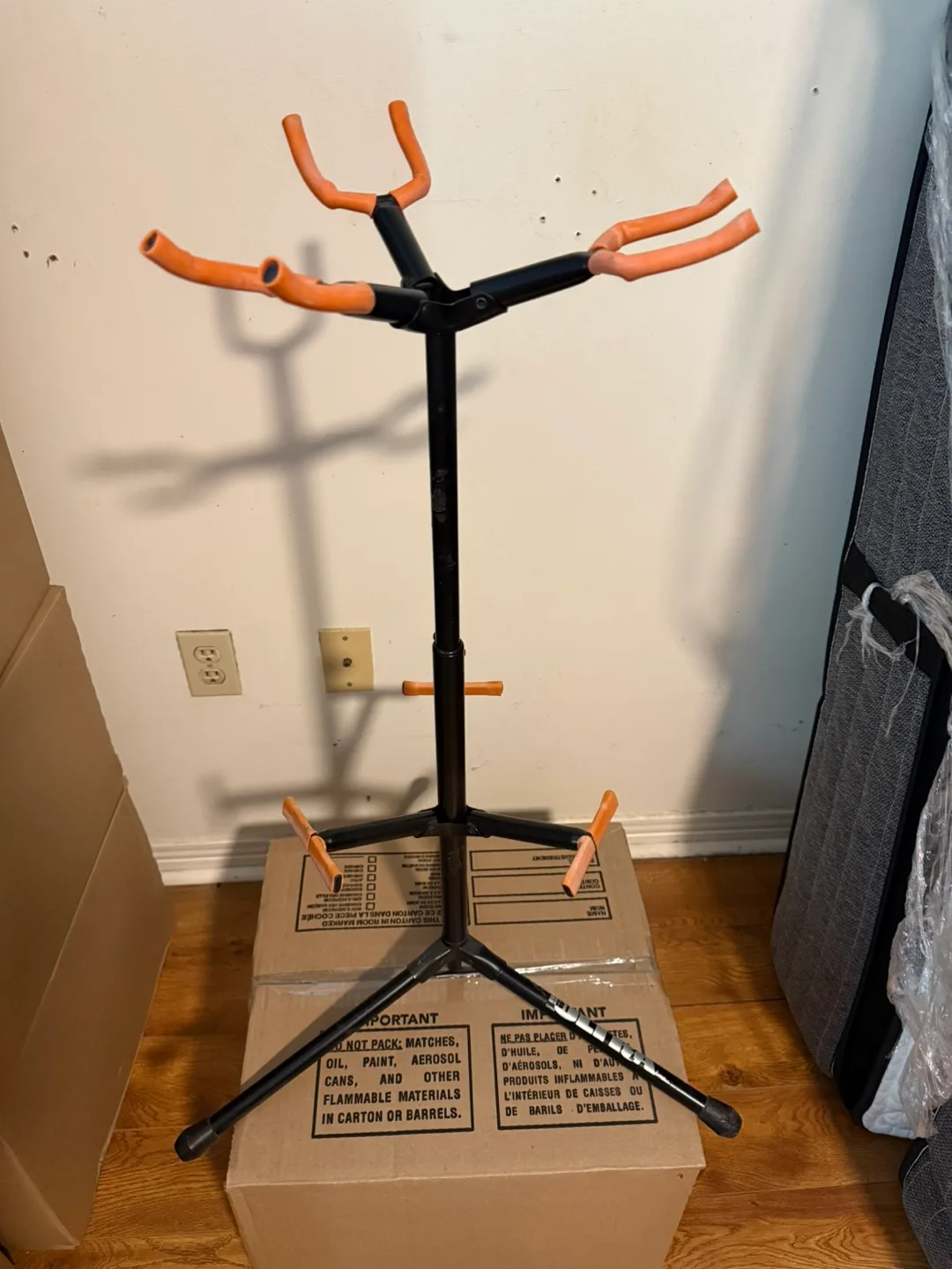 Ultra Guitar Stand - Holds 4 Guitars thumbnail