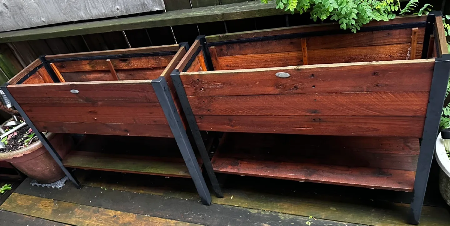 2 AllSeason GRAPEVINE Raised Planters🎄 Can Deliver 🚚 image indicator(6)