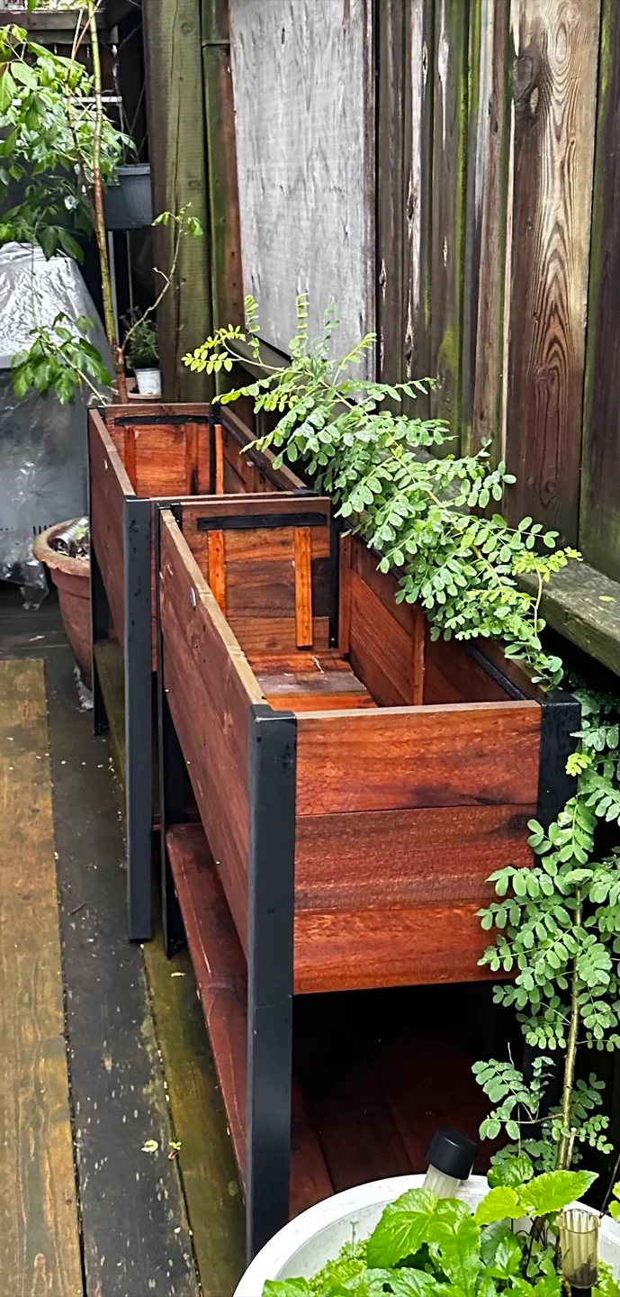 2 AllSeason GRAPEVINE Raised Planters🎄 Can Deliver 🚚 image indicator(7)