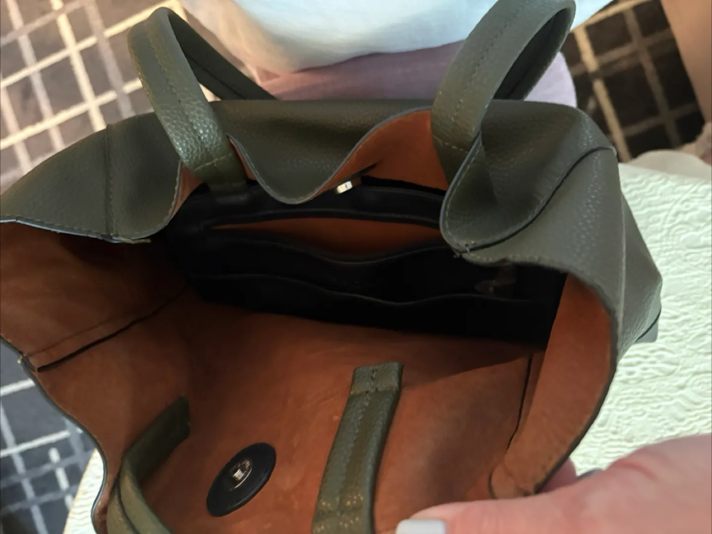 Olive and Black faux leather Two-Tone Tote Bag image indicator(2)