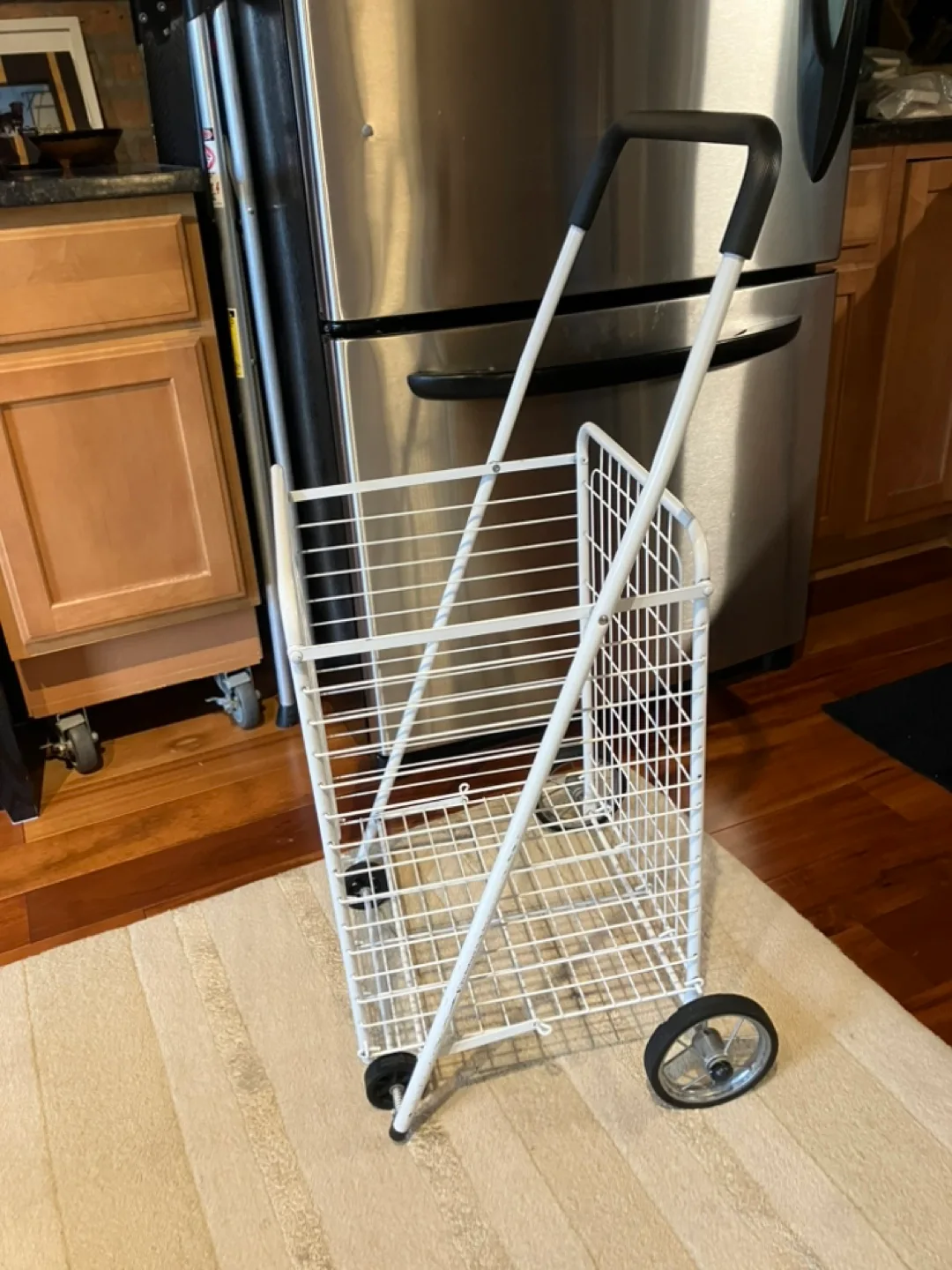 White Metal Shopping Cart thumbnail