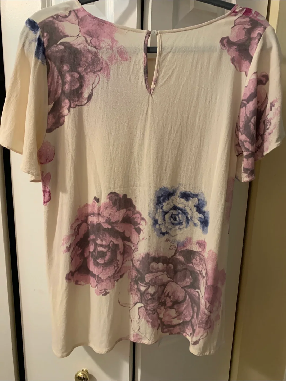 Skies Are Blue Gorgeous Floral Blouse image indicator(5)