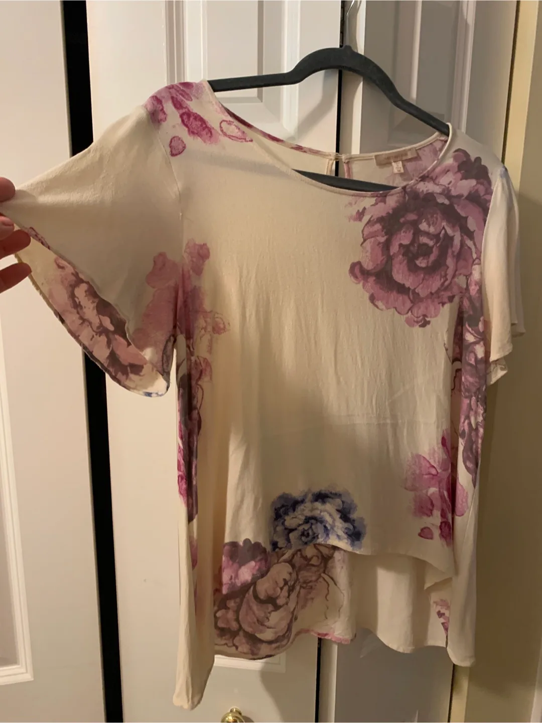 Skies Are Blue Gorgeous Floral Blouse image indicator(3)