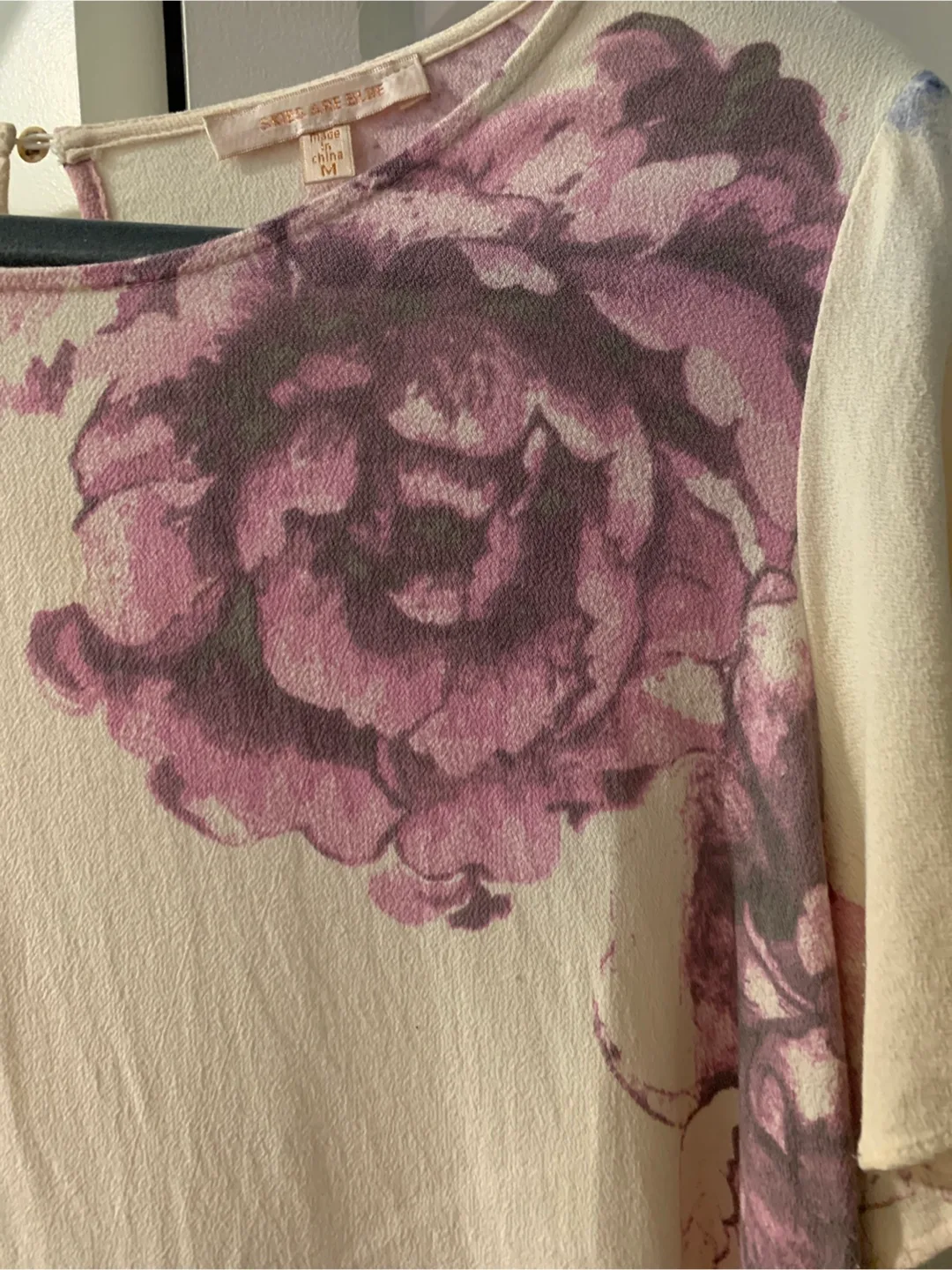 Skies Are Blue Gorgeous Floral Blouse image indicator(4)