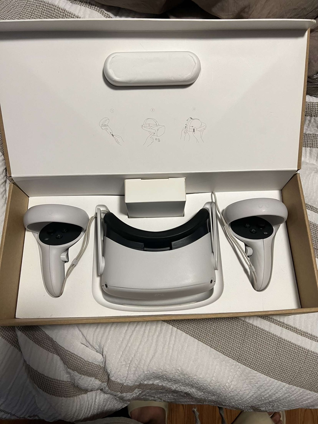 Meta Quest 2 VR Headset - Excellent Condition - photo 2