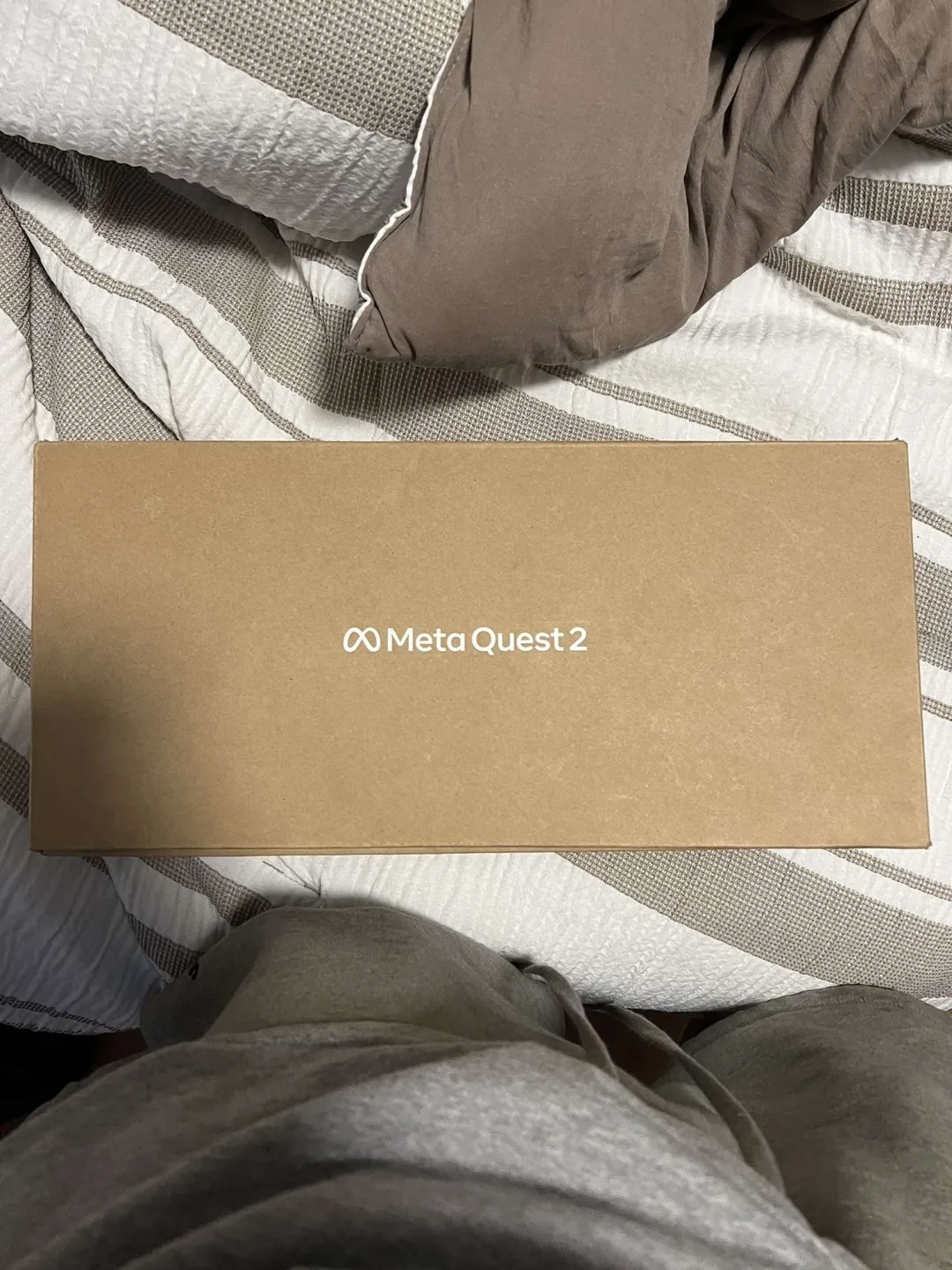 Meta Quest 2 VR Headset - Excellent Condition thumbnail