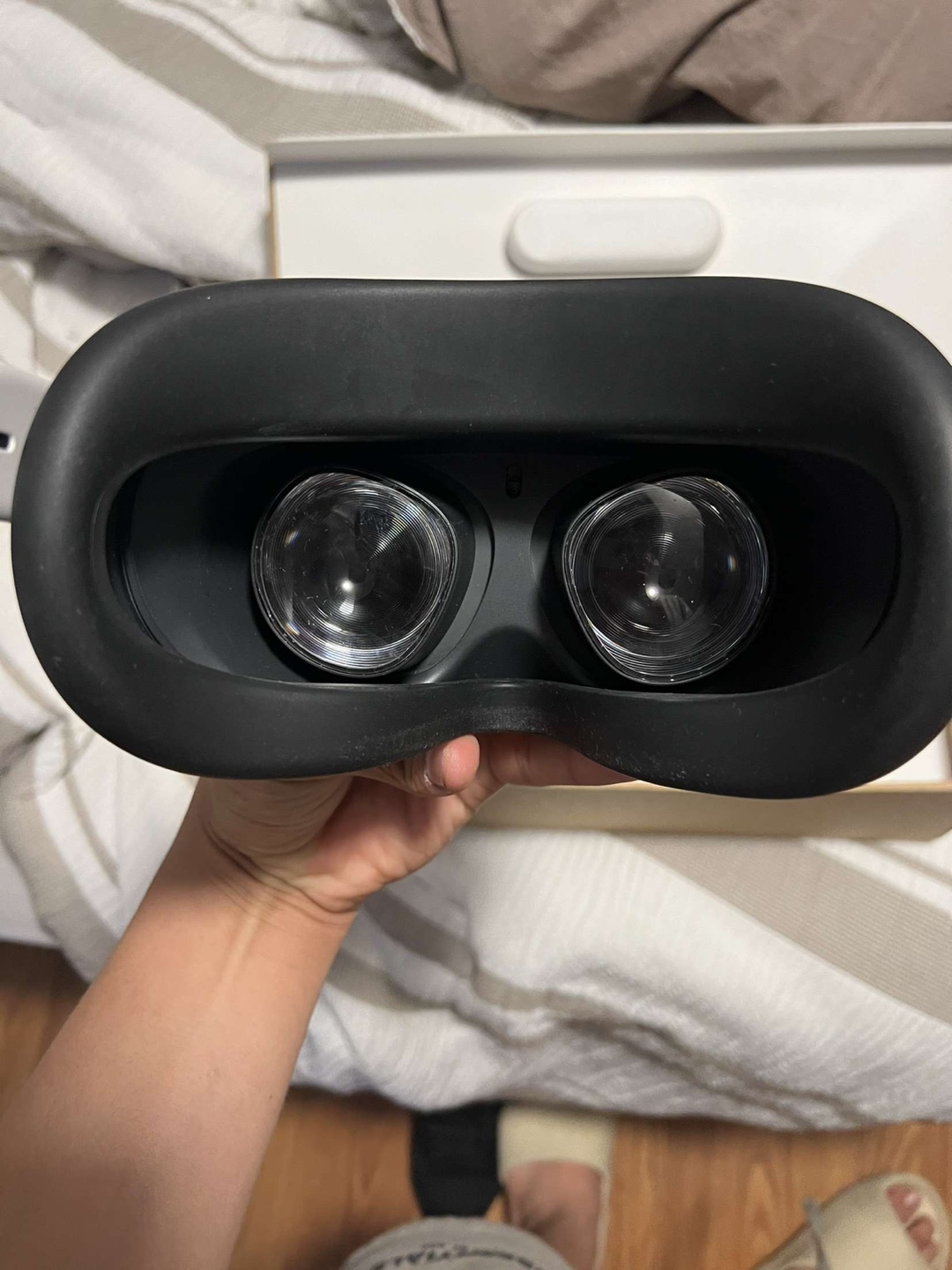 Meta Quest 2 VR Headset - Excellent Condition - photo 3