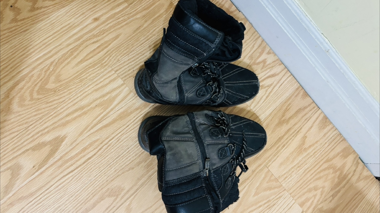 Used Girls' Winter Boots Size 8