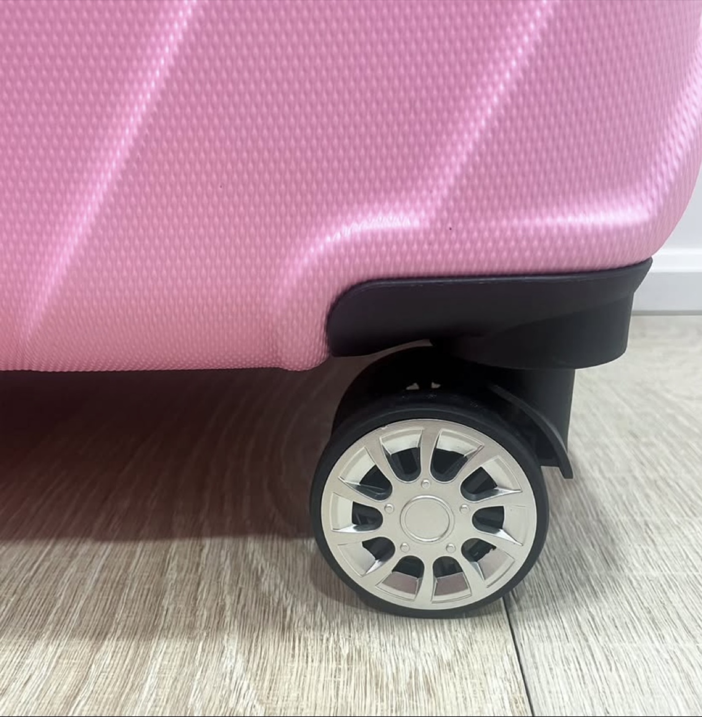 Bright Pink 3-Piece Luggage Set (20”x24”x28”) - photo 2