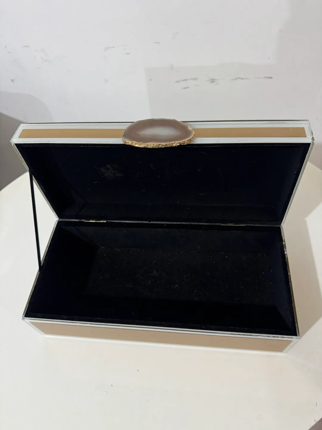Gold and White Agate Jewelry Box image indicator(2)