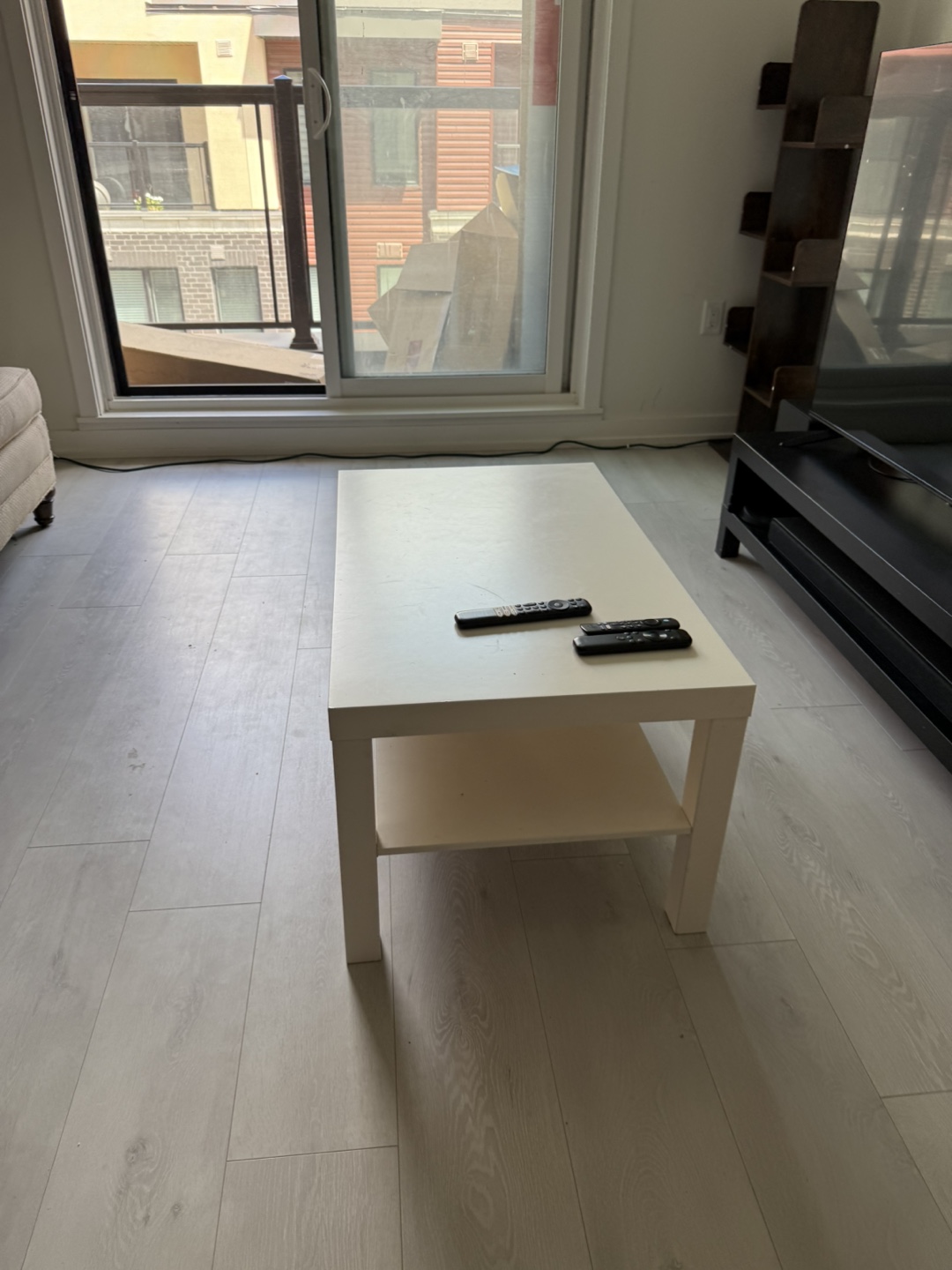 Used Living Room Furniture Set: Chairs & Tables - photo 4