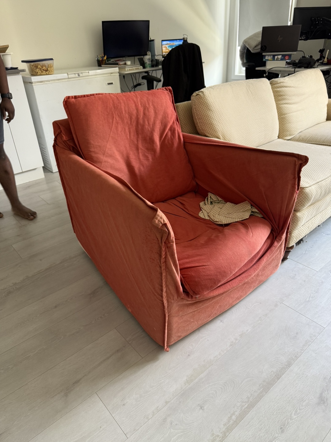 Used Living Room Furniture Set: Chairs & Tables - photo 3