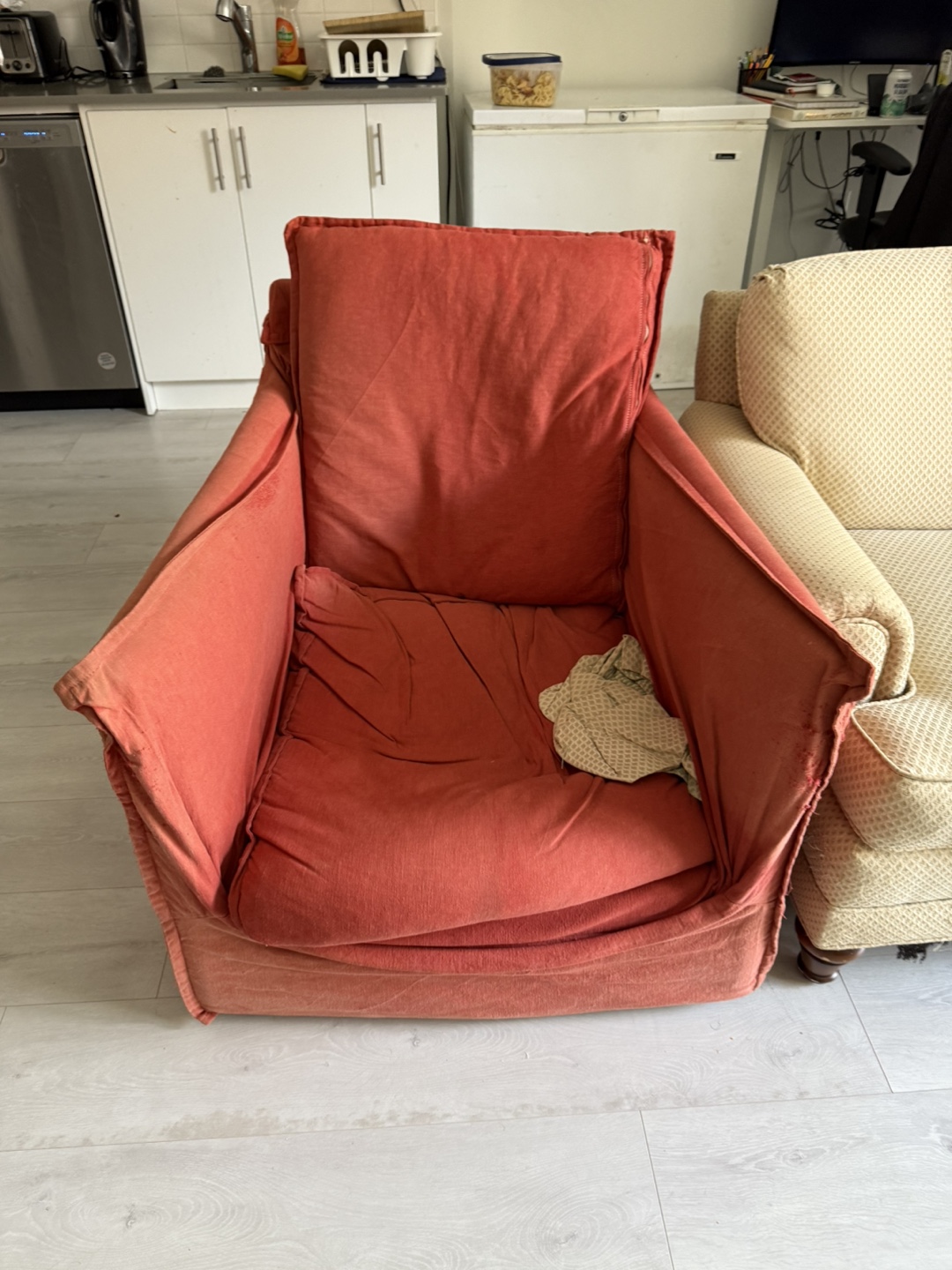 Used Living Room Furniture Set: Chairs & Tables - photo 2