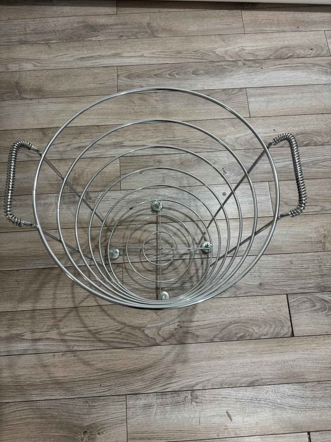 Chrome Rolling Laundry Basket image indicator(2)