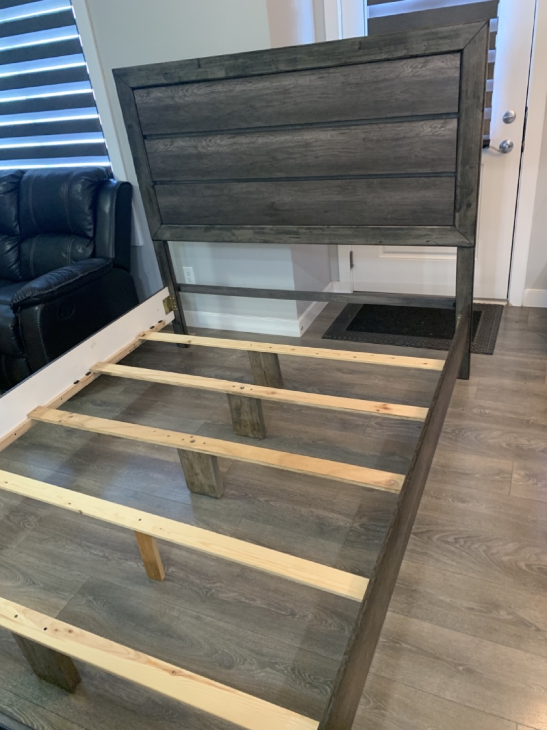 Queen Size Bed Frame - photo 5