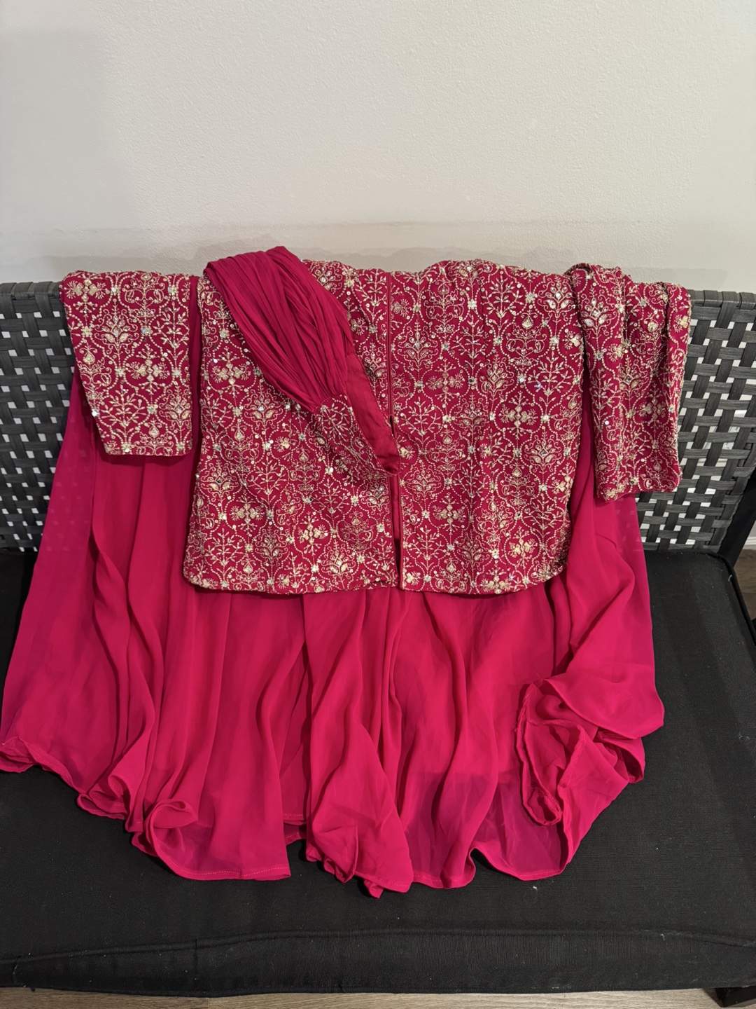 Gorgeous Magenta Indian Two-Piece Outfit with Embellishments - photo 2