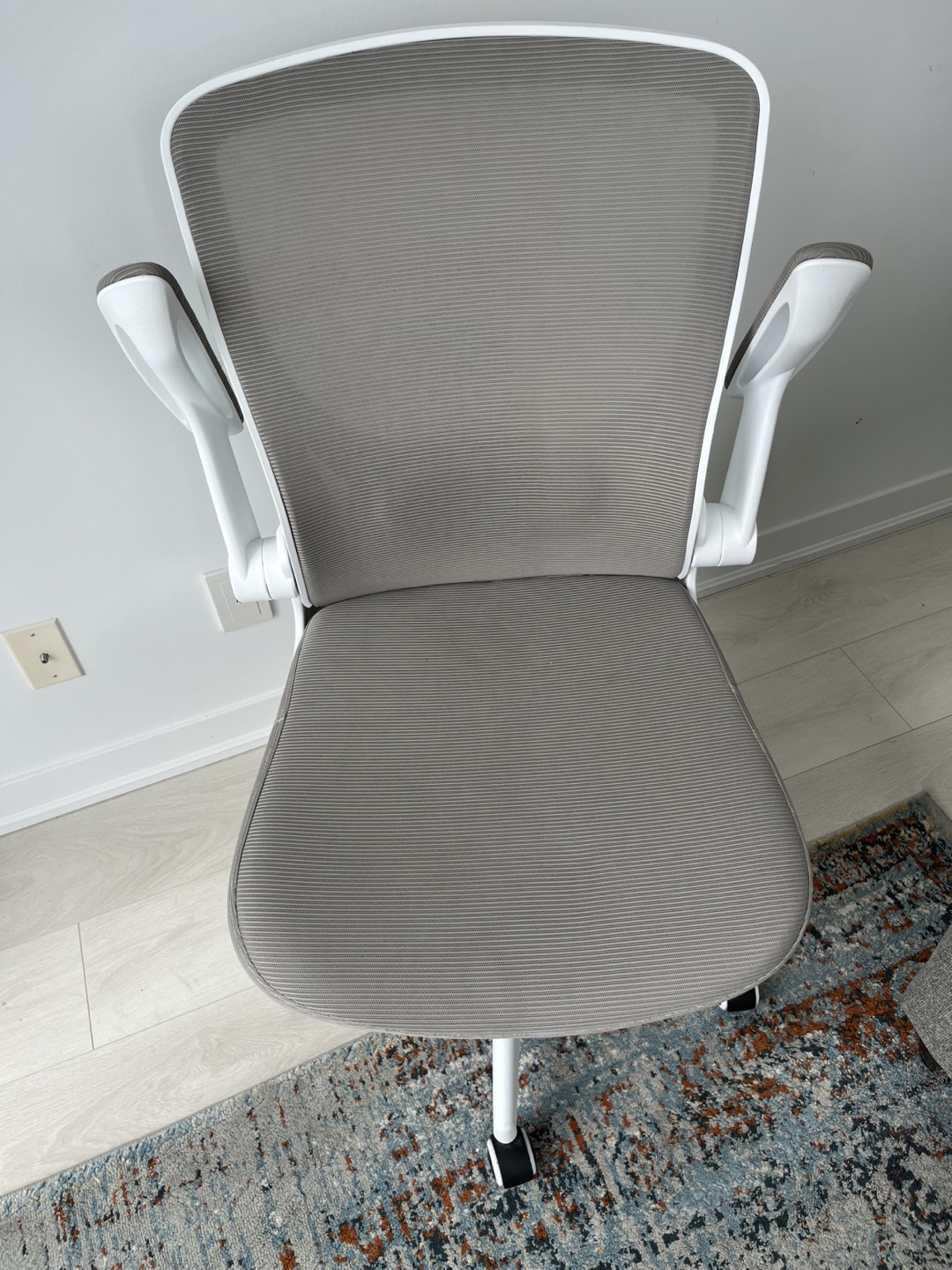 Grey and White Mesh Office Chair - photo 2
