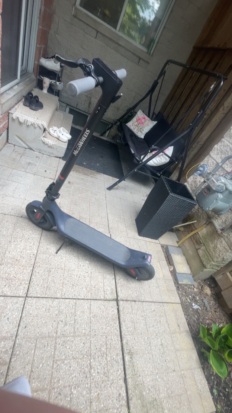 MegaWheels Electric Scooter - photo 2