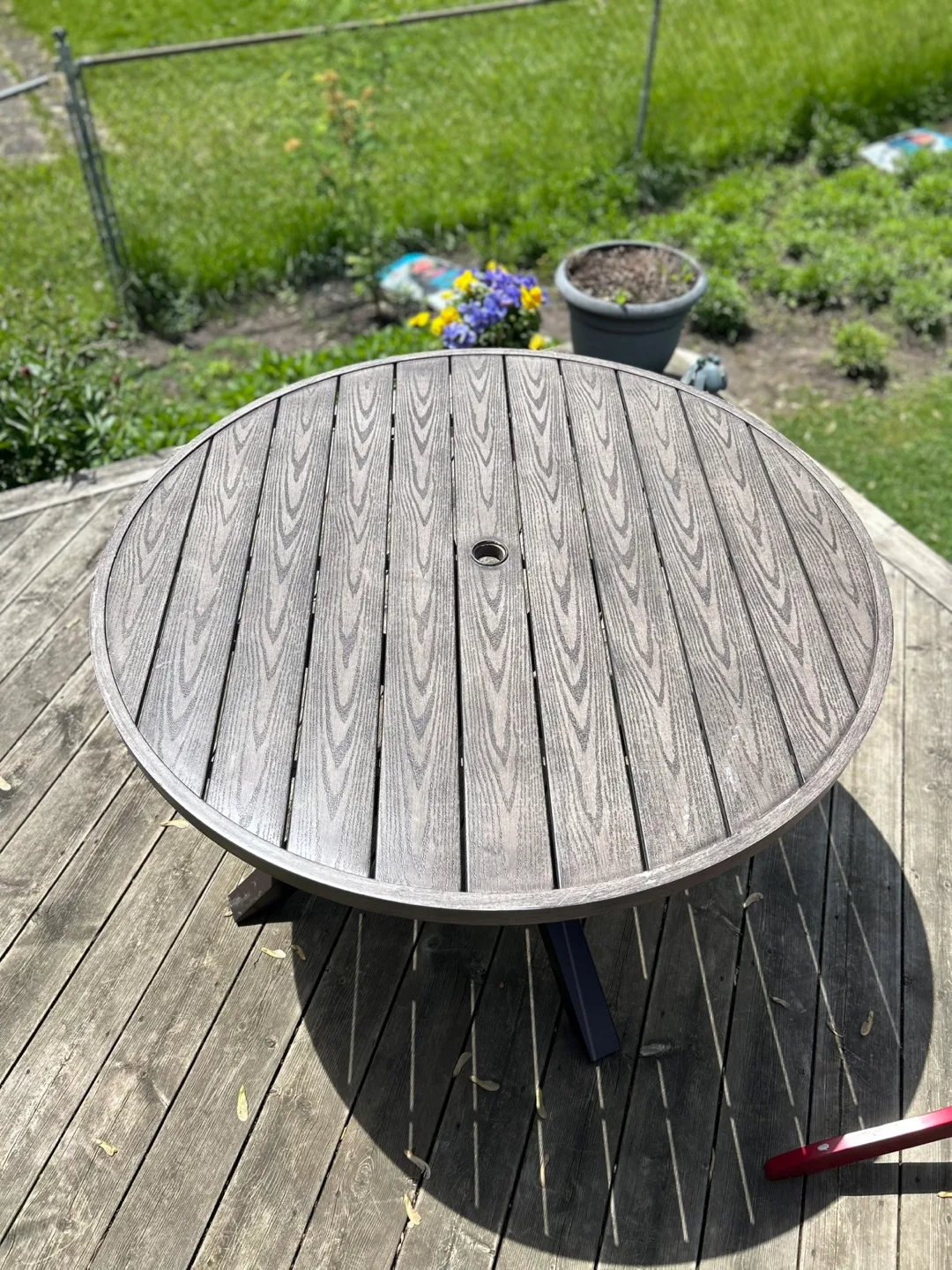 Round Metal Patio Table image indicator(3)