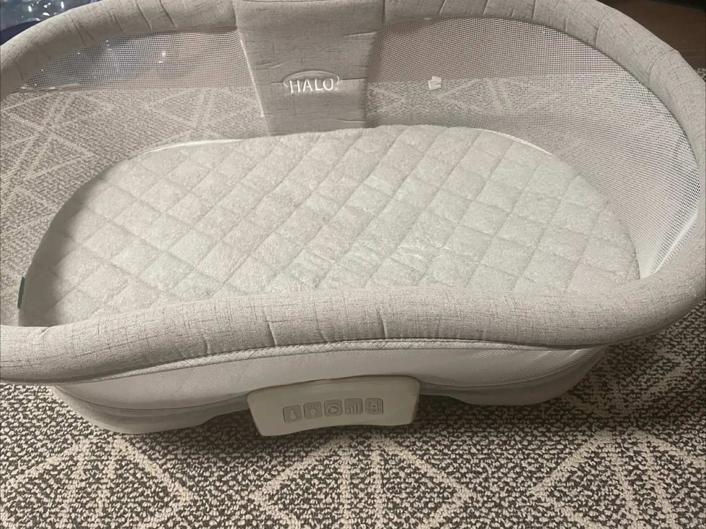 Halo BassiNest Swivel Sleeper image indicator(2)