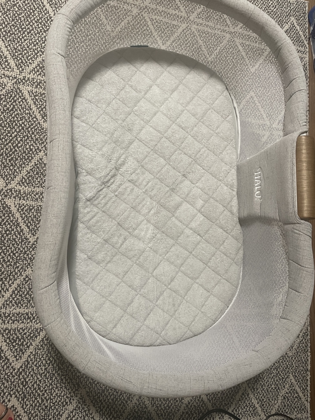 Halo BassiNest Swivel Sleeper 🥕