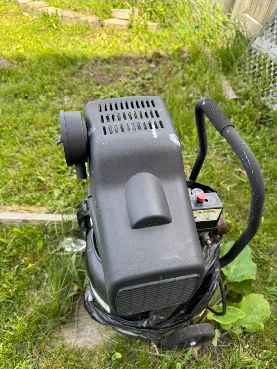 PowerBoss 10 Gallon 125 PSI 2.5 HP Air Compressor image indicator(2)