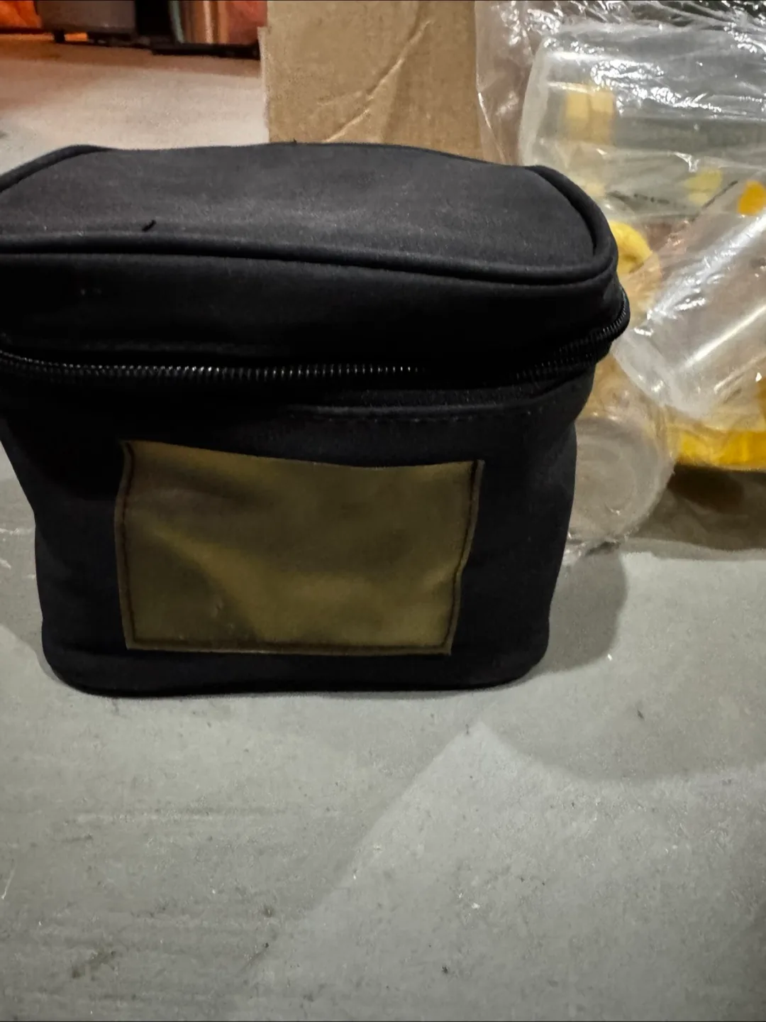 Medela Breast Milk Bottles with Cooler Bag thumbnail
